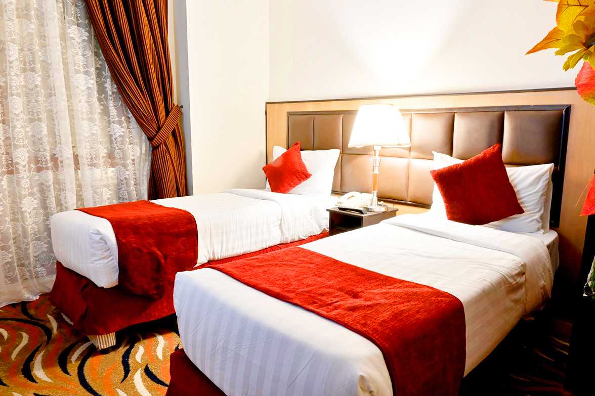 Cozy Hotel Bedroom With Modern Design