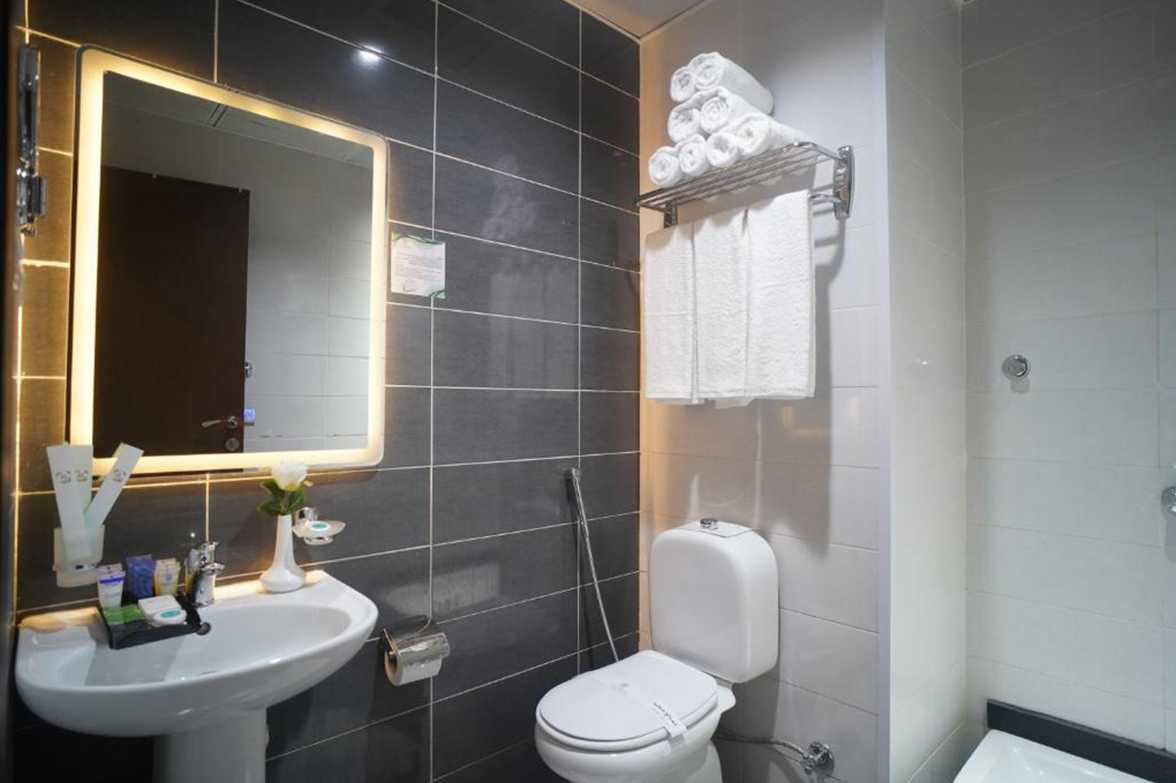 Grand Bathroom Suite