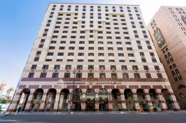 Lavishhotel Frontview