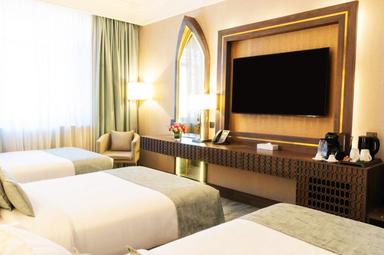 Royal Hotel Bedroom