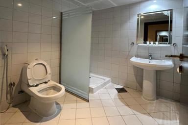 Relaxing Washroom In Hotel