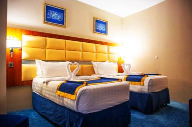 Hotel Room With Luxury Bed