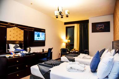 Deluxe Hotel Bedroom
