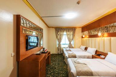 Deluxe Bed In Luxurious Hotel Suite