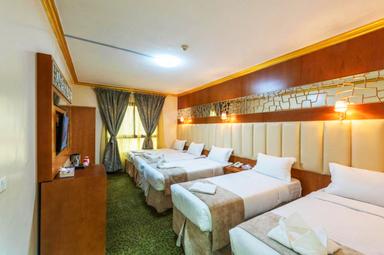Spacious Bedroom With Luxury Hotel Bed