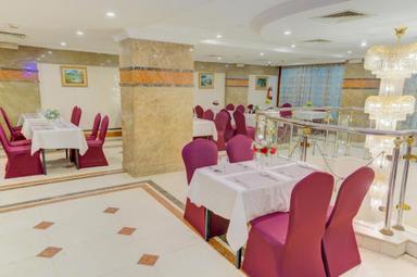 Modern Hotel Dining Hall