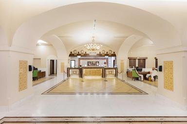Deluxe Front Desk Service