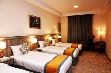 Modern Bed Suite