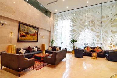 Lobby Lounge Area