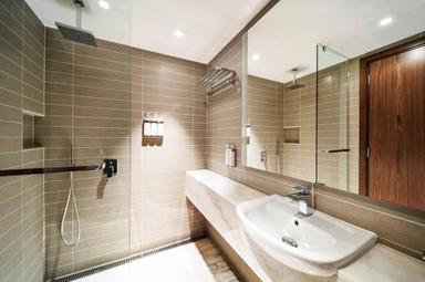 Grand Bathroomsuite